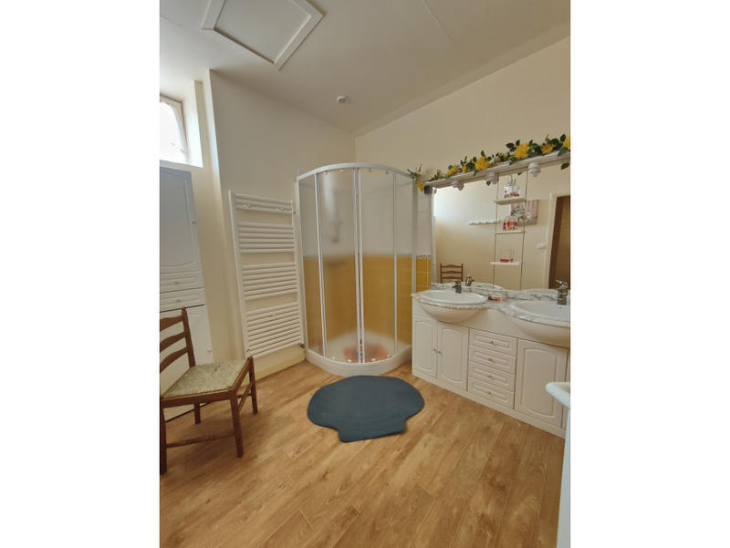 Maison - 228 m² - 7 pièces