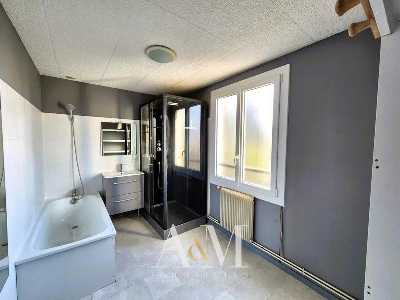 Maison - 90 m² - 5 pièces