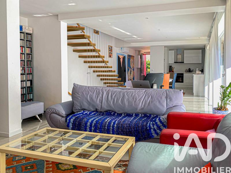 Maison de maîtres - 270 m² - 9 pièces