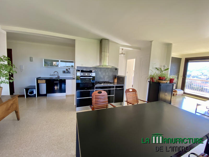 Appartement - 90 m² - 3 pièces