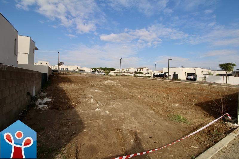 Terrain constructible - 702 m²