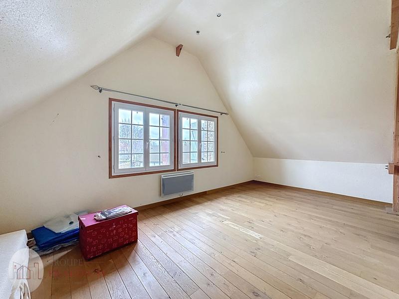 Maison - 202 m² - 8 pièces