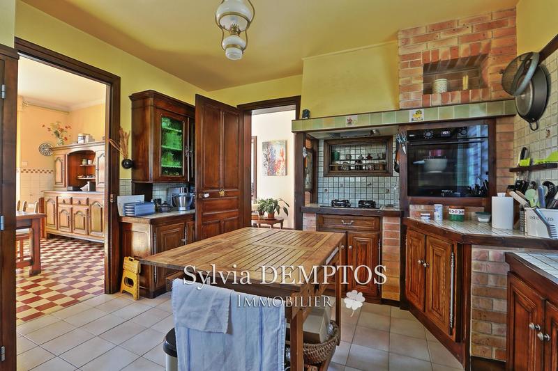 Maison - 273 m² - 12 pièces