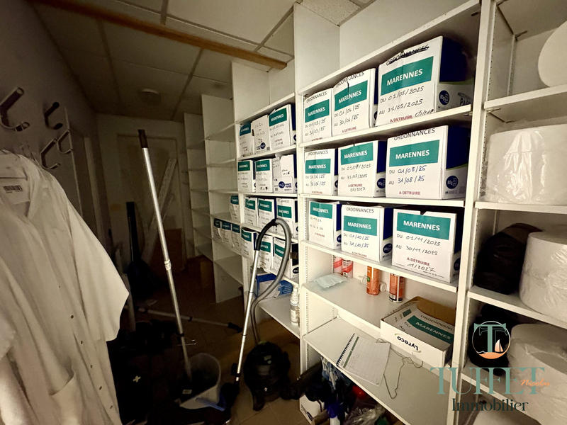 Local commercial - 150 m² - 8 pièces