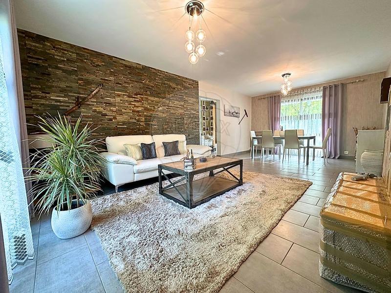 Maison - 161 m² - 8 pièces