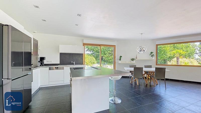 Maison - 231 m² - 6 pièces