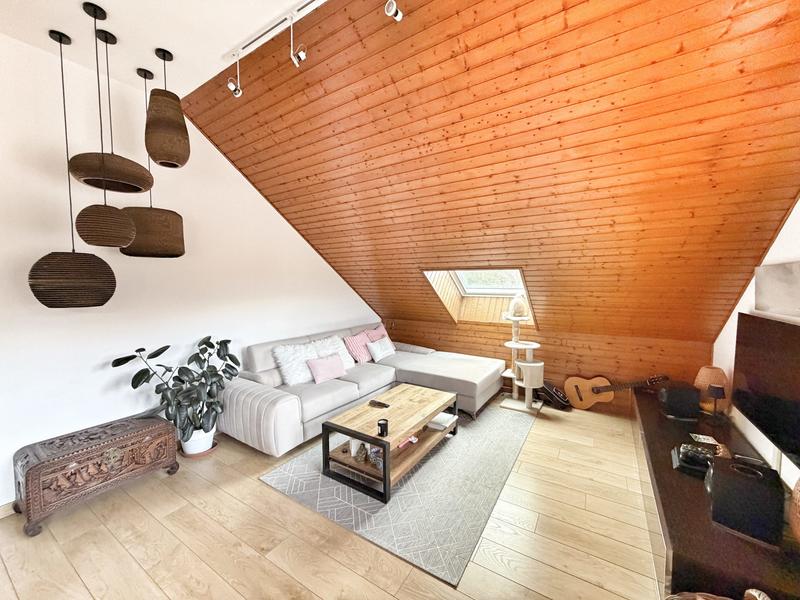 Maison - 211 m² - 7 pièces