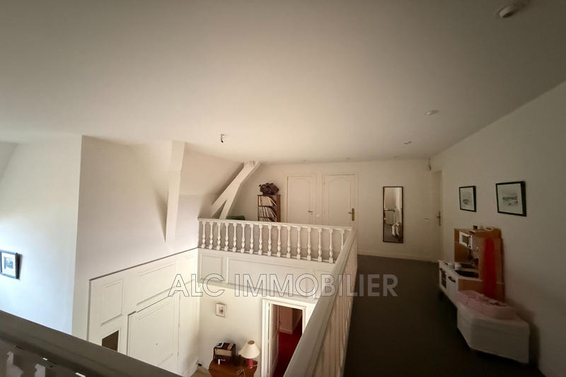 Maison - 250 m² - 10 pièces