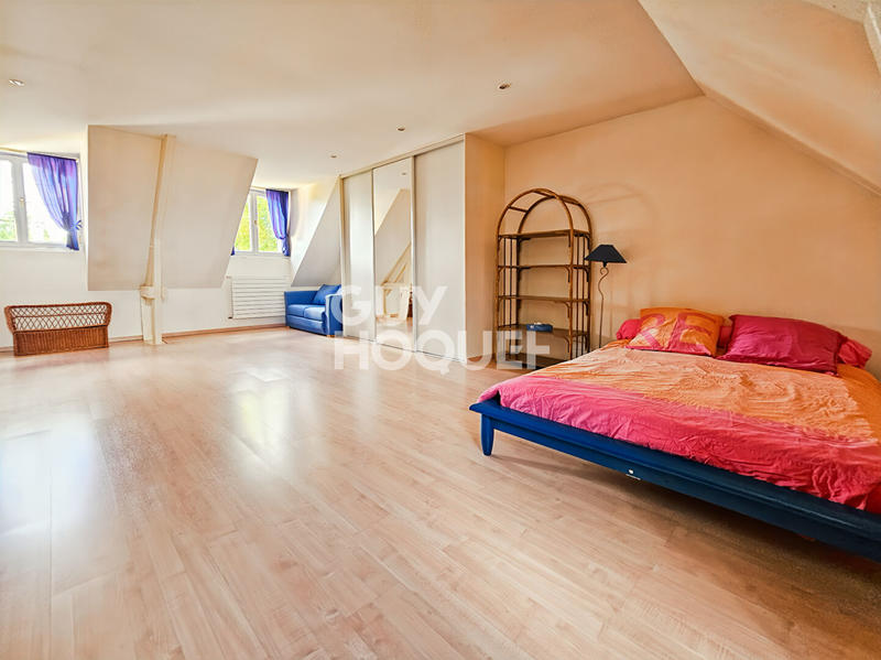 Maison - 340 m² - 10 pièces