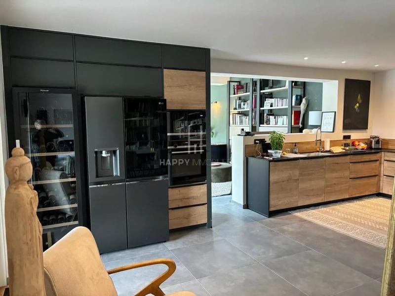 Maison - 220 m² - 7 pièces