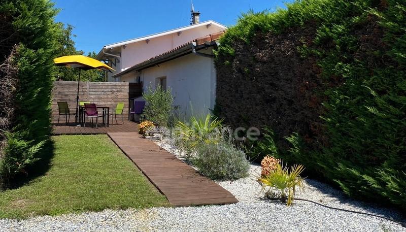 Maison - 230 m² - 8 pièces