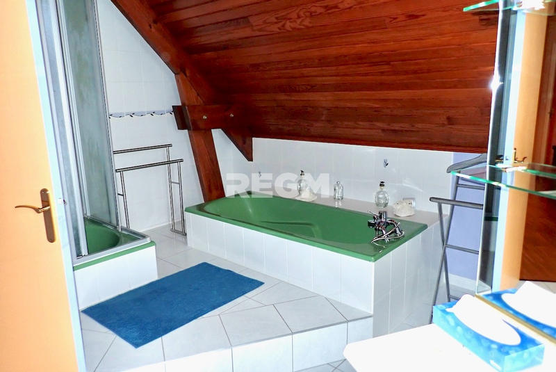 Maison - 280 m² - 7 pièces