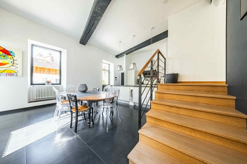 Maison - 300 m² - 9 pièces