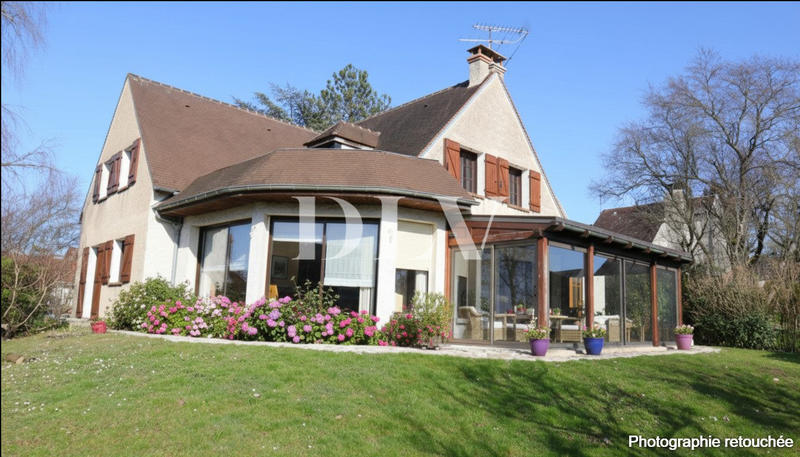 Maison - 220 m² - 8 pièces