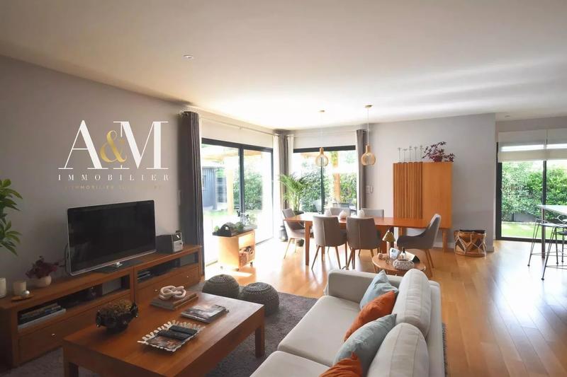 Maison - 140 m² - 5 pièces