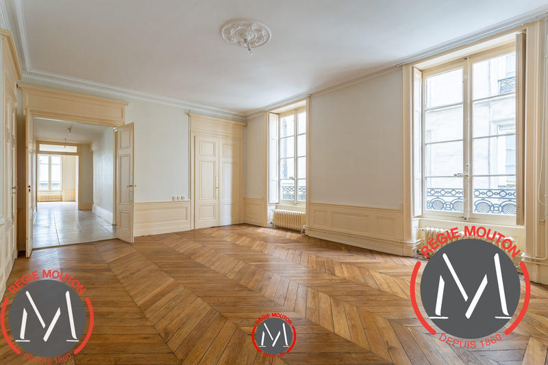 Appartement - 233 m² - 7 pièces