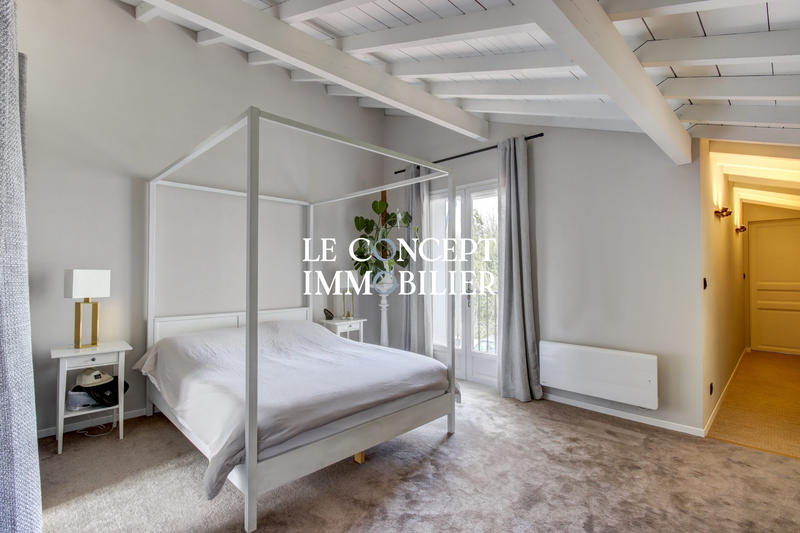 Maison - 221 m² - 7 pièces