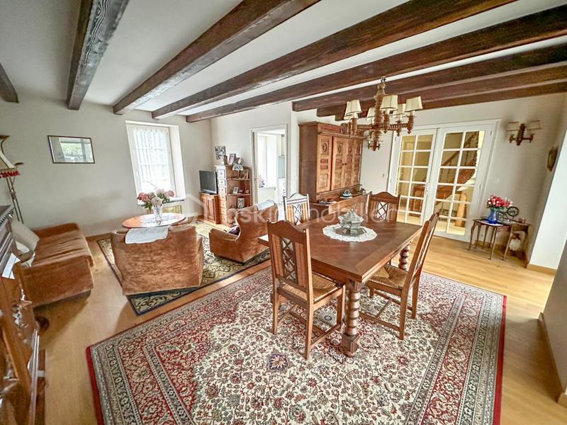 Maison - 181 m² - 6 pièces