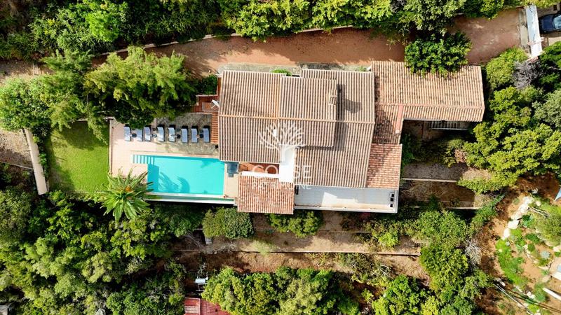 Villa - 242 m² - 9 pièces