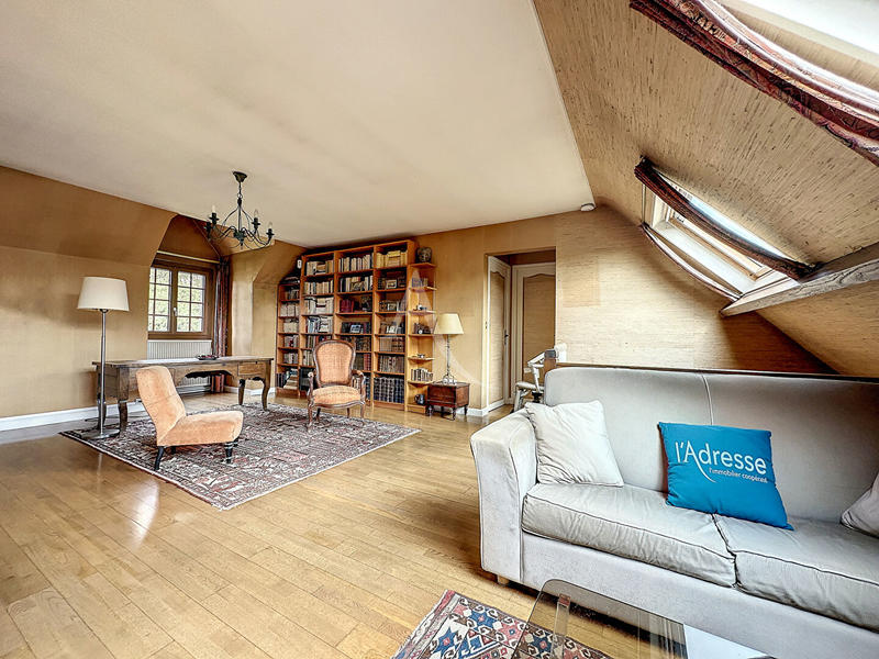 Maison - 212 m² - 8 pièces