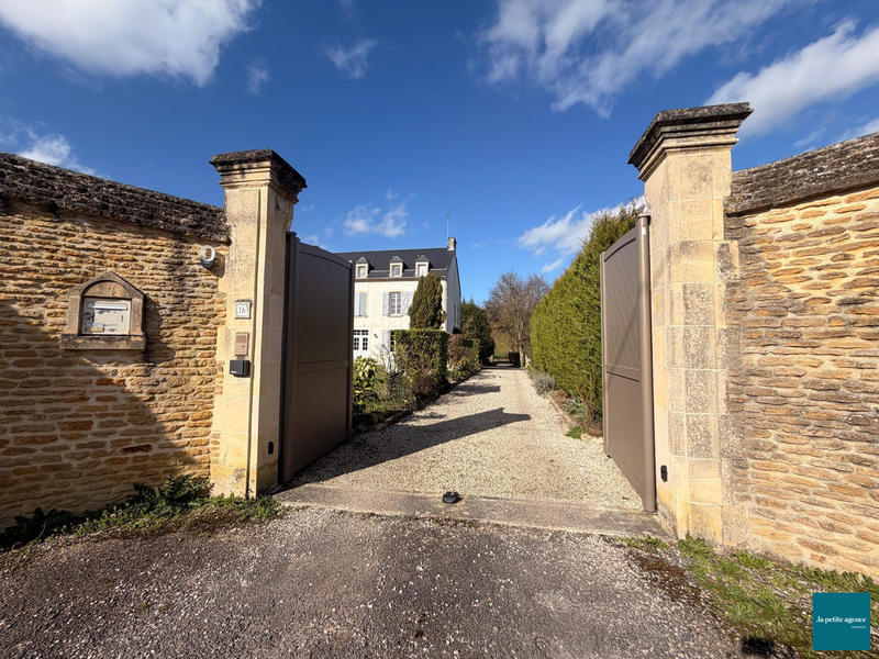 Maison ancienne - 242 m² - 10 pièces