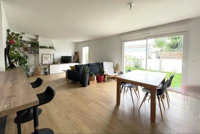 Maison - 101 m² - 5 pièces
