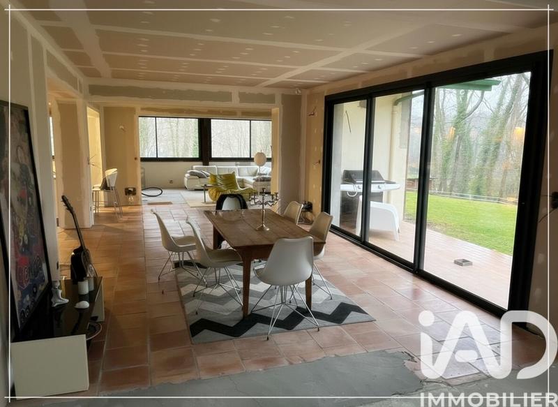 Maison - 205 m² - 5 pièces
