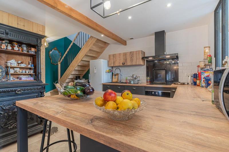 Maison - 380 m² - 9 pièces