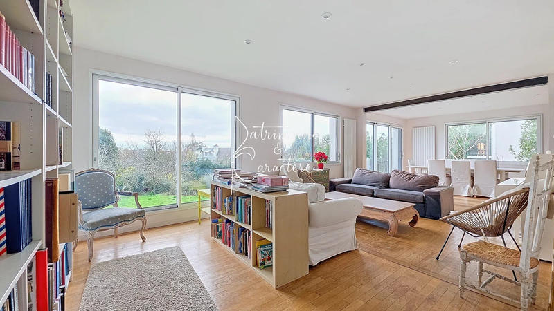 Maison - 215 m² - 9 pièces