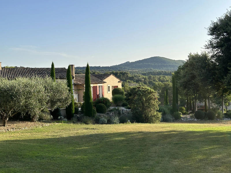 Maison - 250 m² - 6 pièces