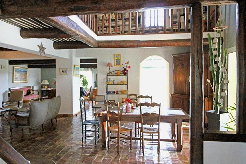 Maison - 233 m² - 11 pièces