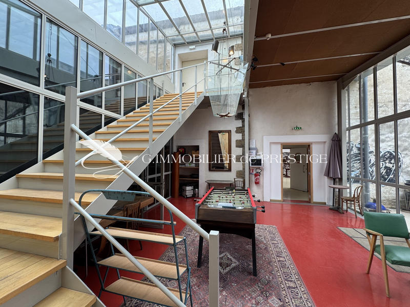 Propriété - 1 166 m² - 15 pièces