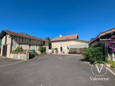 Maison traditionnelle - 188 m² - 7 pièces