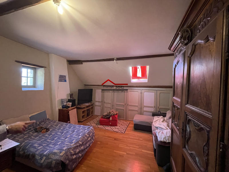 Maison - 186 m² - 8 pièces