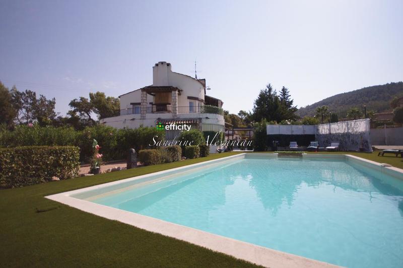 Maison - 280 m² - 7 pièces