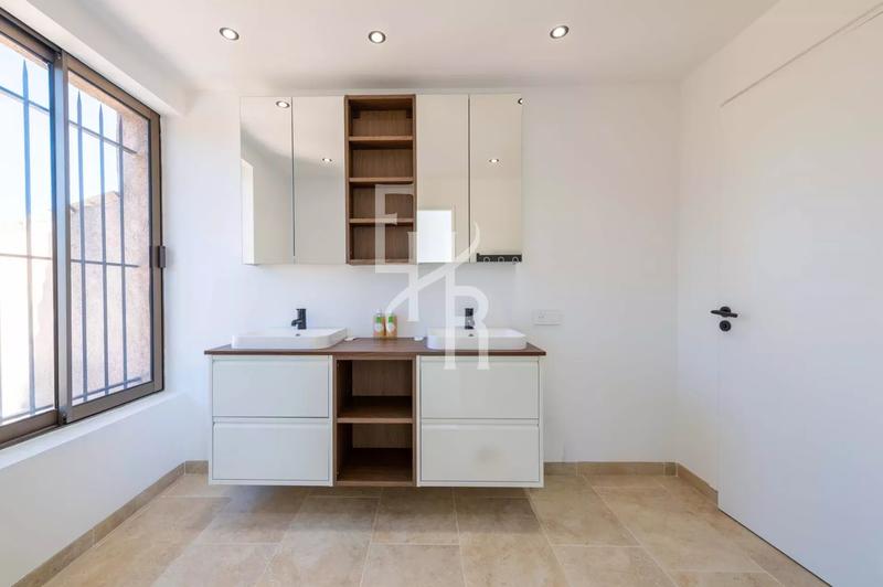 Villa - 416 m² - 6 pièces