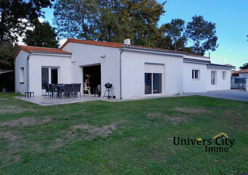 Maison - 171 m² - 7 pièces