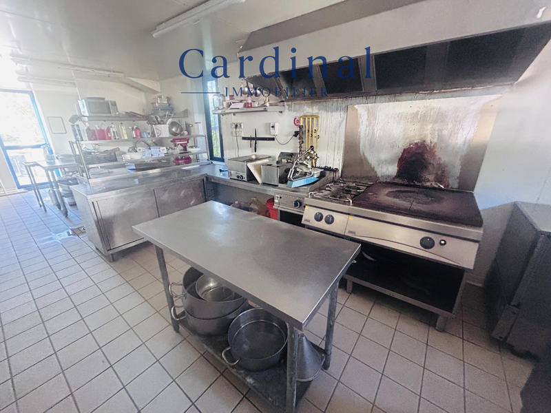 Local commercial - 790 m² - 3 pièces