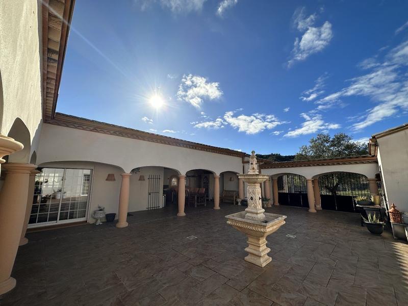 Maison - 225 m² - 7 pièces