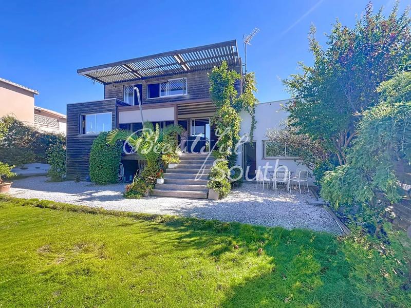 Maison - 186 m² - 7 pièces