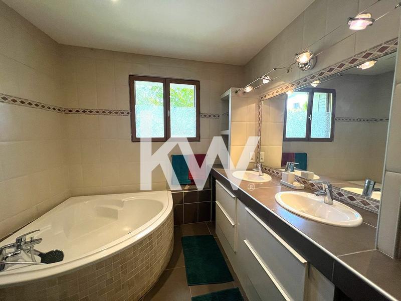 Maison - 310 m² - 11 pièces