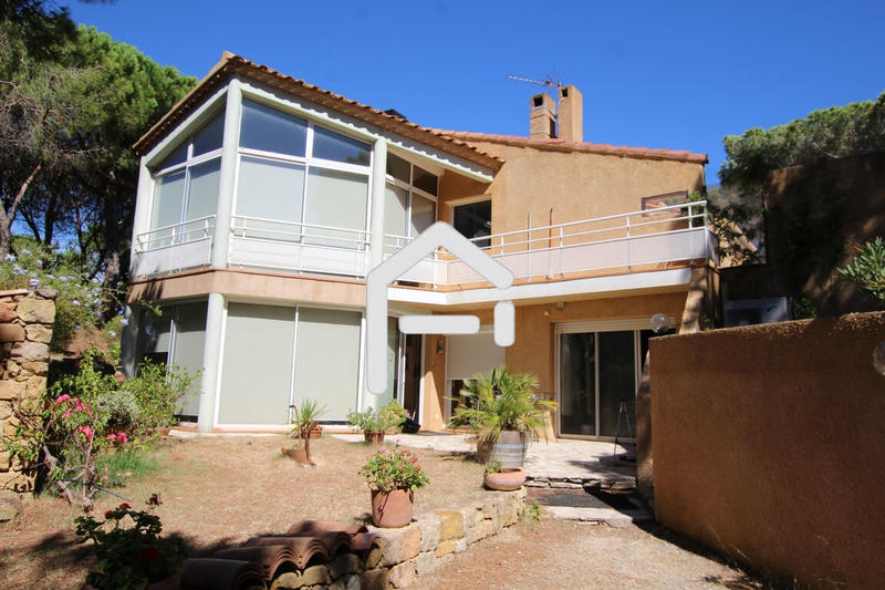 Villa - 237 m² - 10 pièces