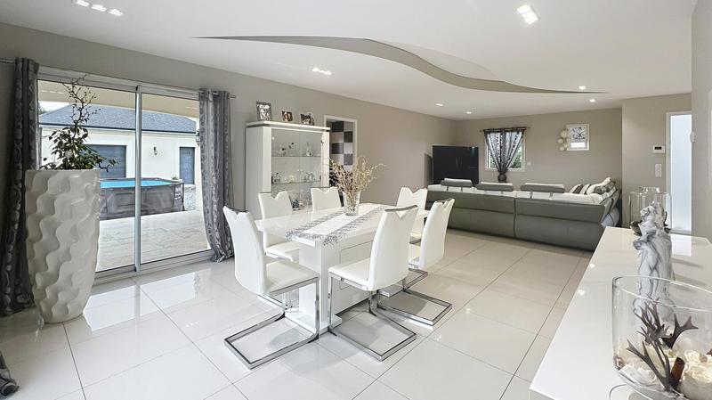 Maison - 210 m² - 7 pièces