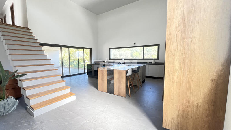 Maison - 246 m² - 5 pièces