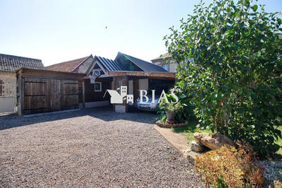 Maison - 298 m² - 10 pièces