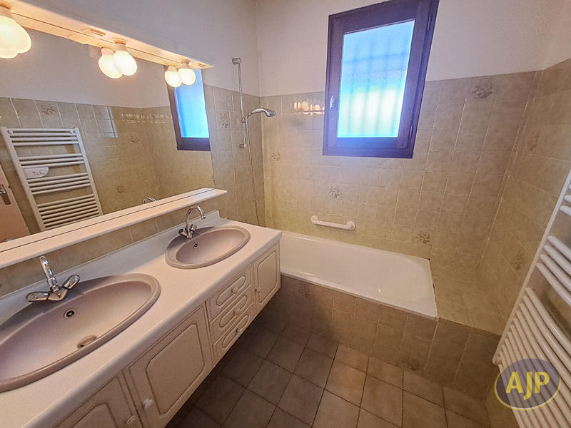 Maison - 137 m² - 6 pièces