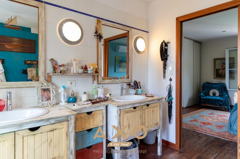 Propriété - 164 m² - 6 pièces