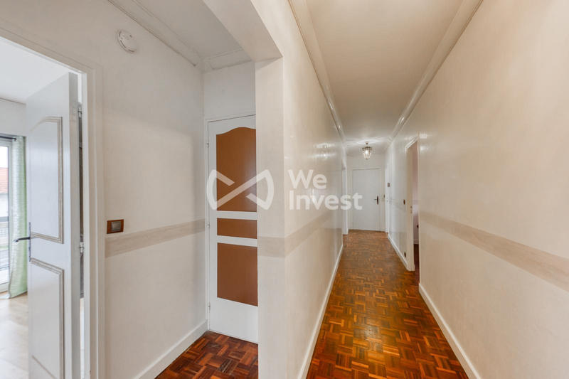 Maison traditionnelle - 237 m² - 10 pièces