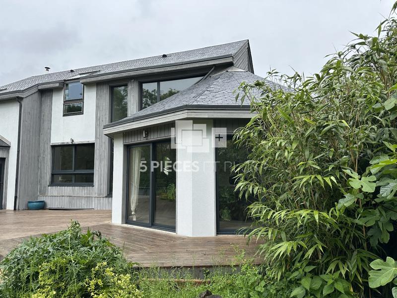 Maison - 250 m² - 10 pièces