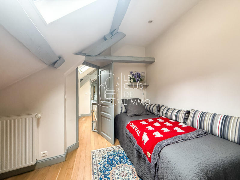 Maison - 280 m² - 10 pièces